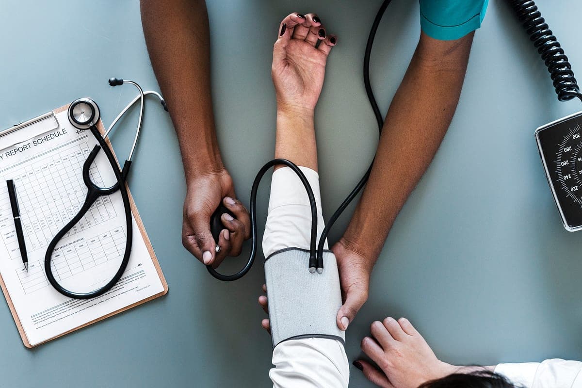 Sintomas de AVC: Como Reconhecer em Segundos e Como Prevenir