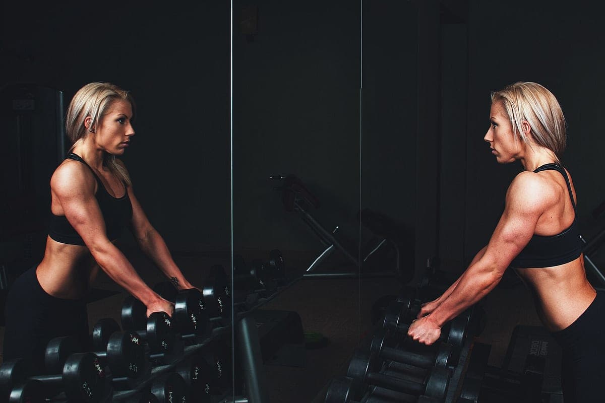 Hipertrofia Muscular na Mulher: Mitos, Fisiologia e o Que Funciona