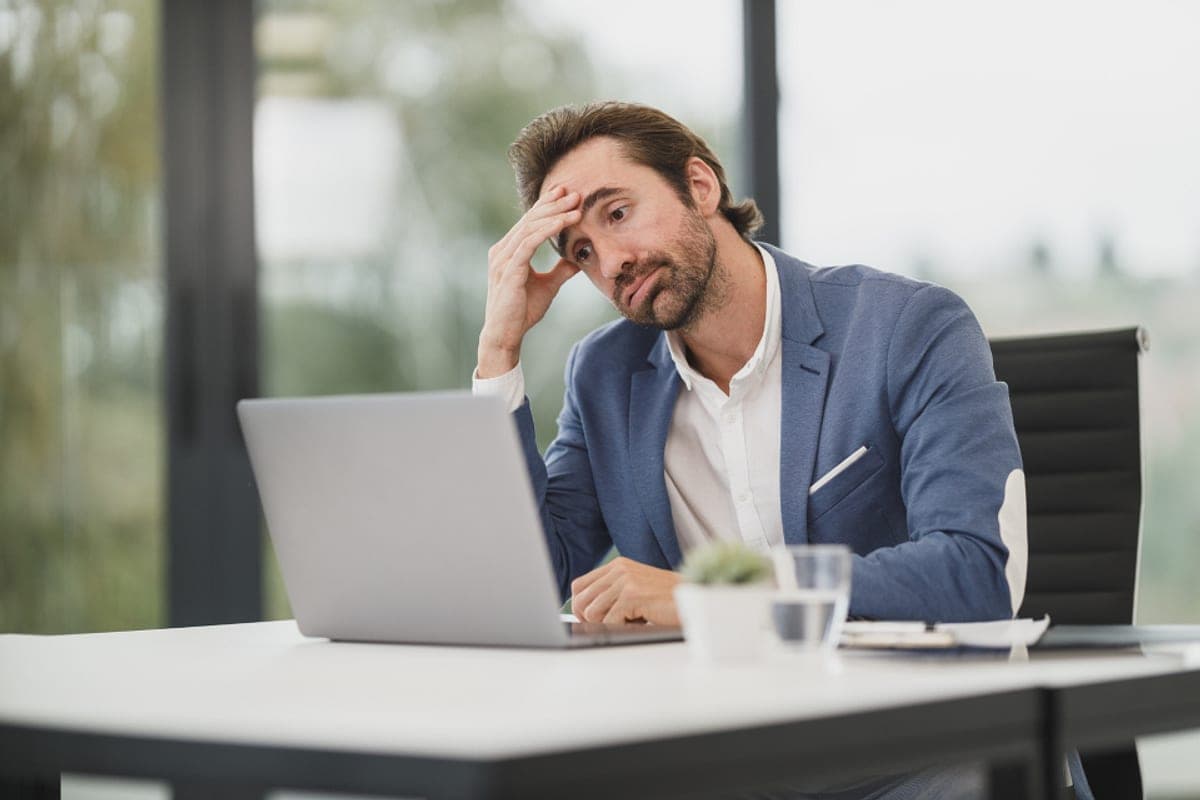 Burnout: Sintomas, Como Diferenciar de Cansaço e o Que Fazer